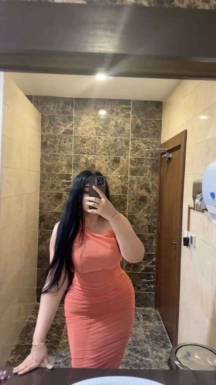 Book Girl for Night in Pakistan – soft light portrait with a simple background – Pakistan (Lahore, Islamabad, Karachi & more) – photo 11 of 15